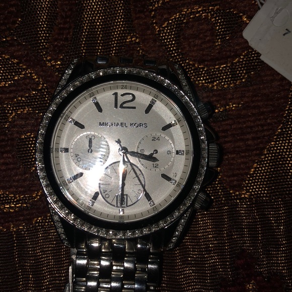 🌼🌸Michael Kors🌼🌸
Silver Chronograph Watch - Picture 7 of 8